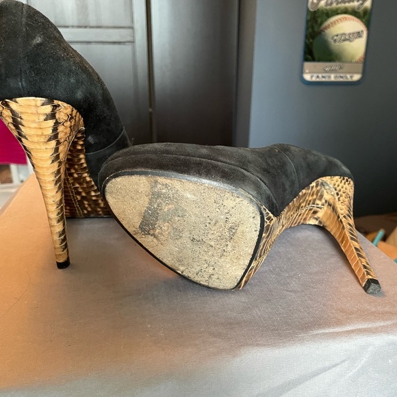 Micheal Kors Suede Platform Heels - Picture 3 of 4